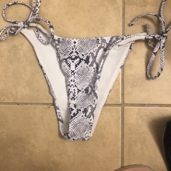 snake skin print string bikini - Picture 4 of 4